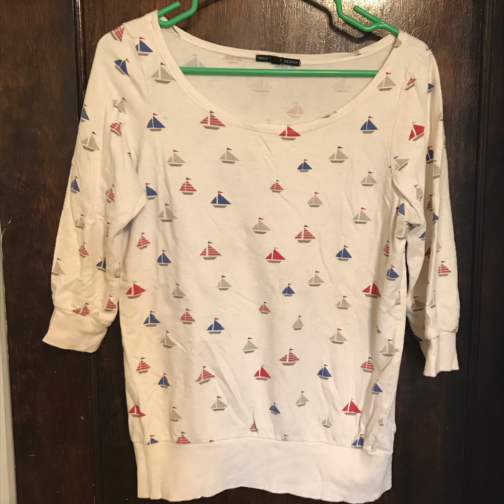 Wide neck sailboat print lightweight sweatshirt